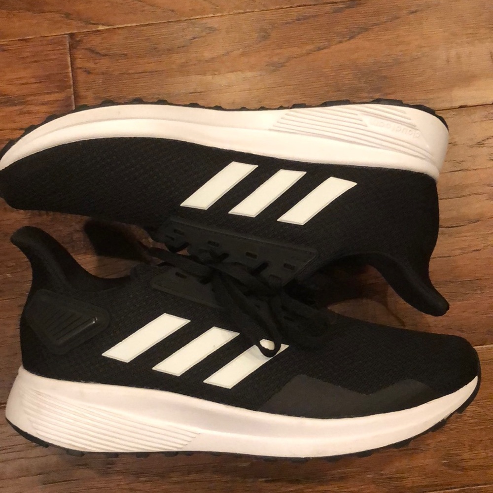 Adidas Lightweight Joggers Size 9 Women / 7 Men
